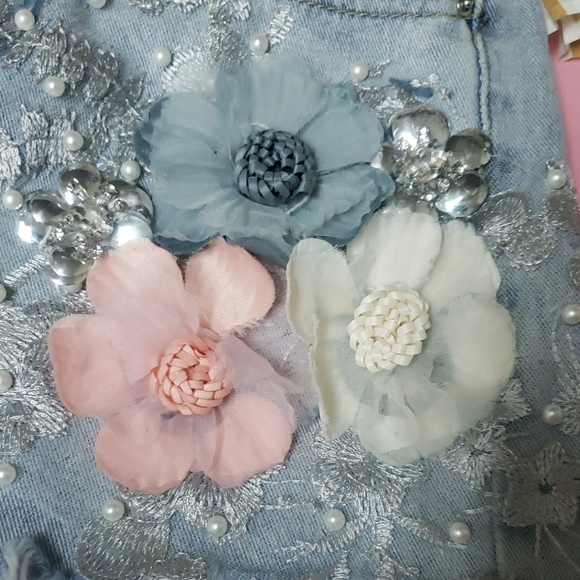 Embellished Floral Denim Shorts - Picture 10 of 10